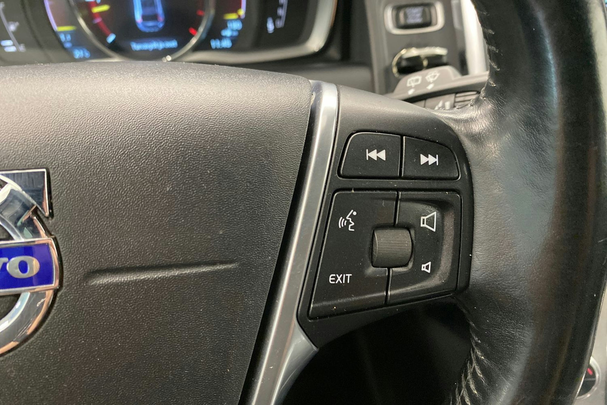Harmaa Volvo XC60 2015 kuva 18.