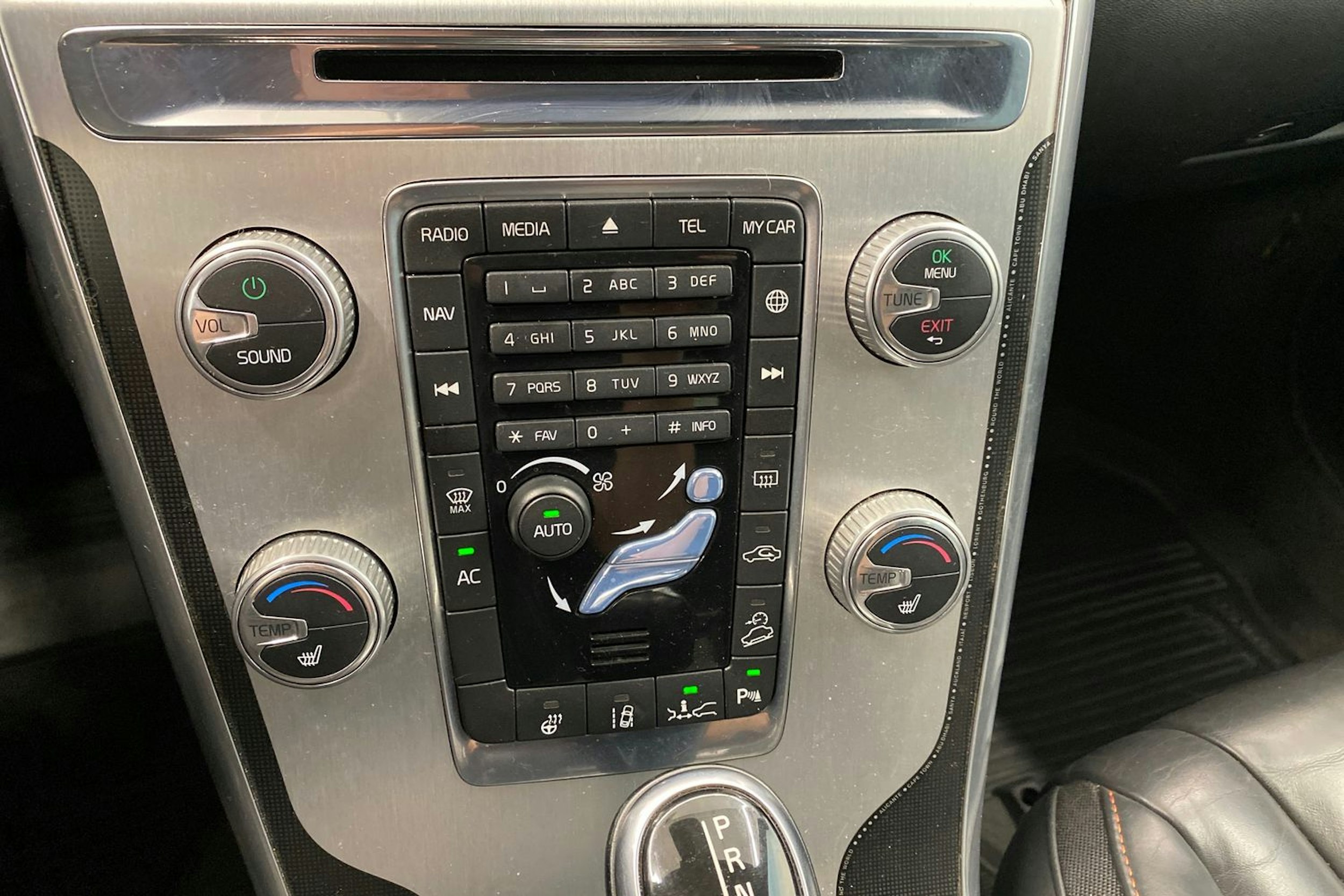 Harmaa Volvo XC60 2015 kuva 23.