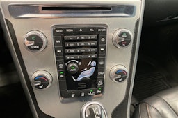 Harmaa Volvo XC60 2015 kuva 23.