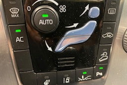 Harmaa Volvo XC60 2015 kuva 26.