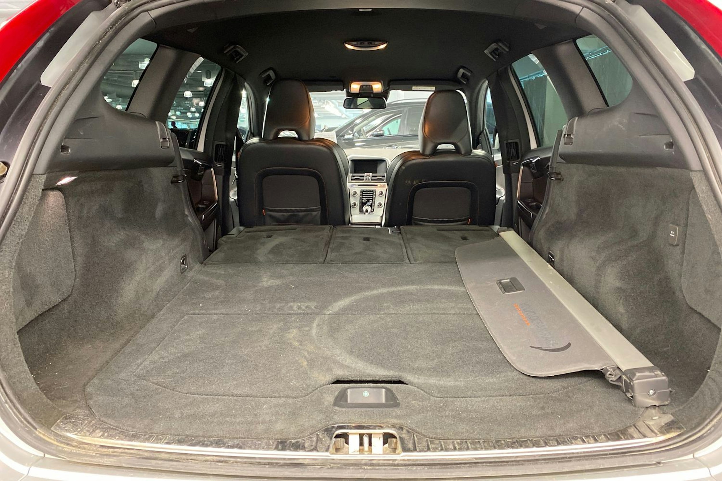 Harmaa Volvo XC60 2015 kuva 32.