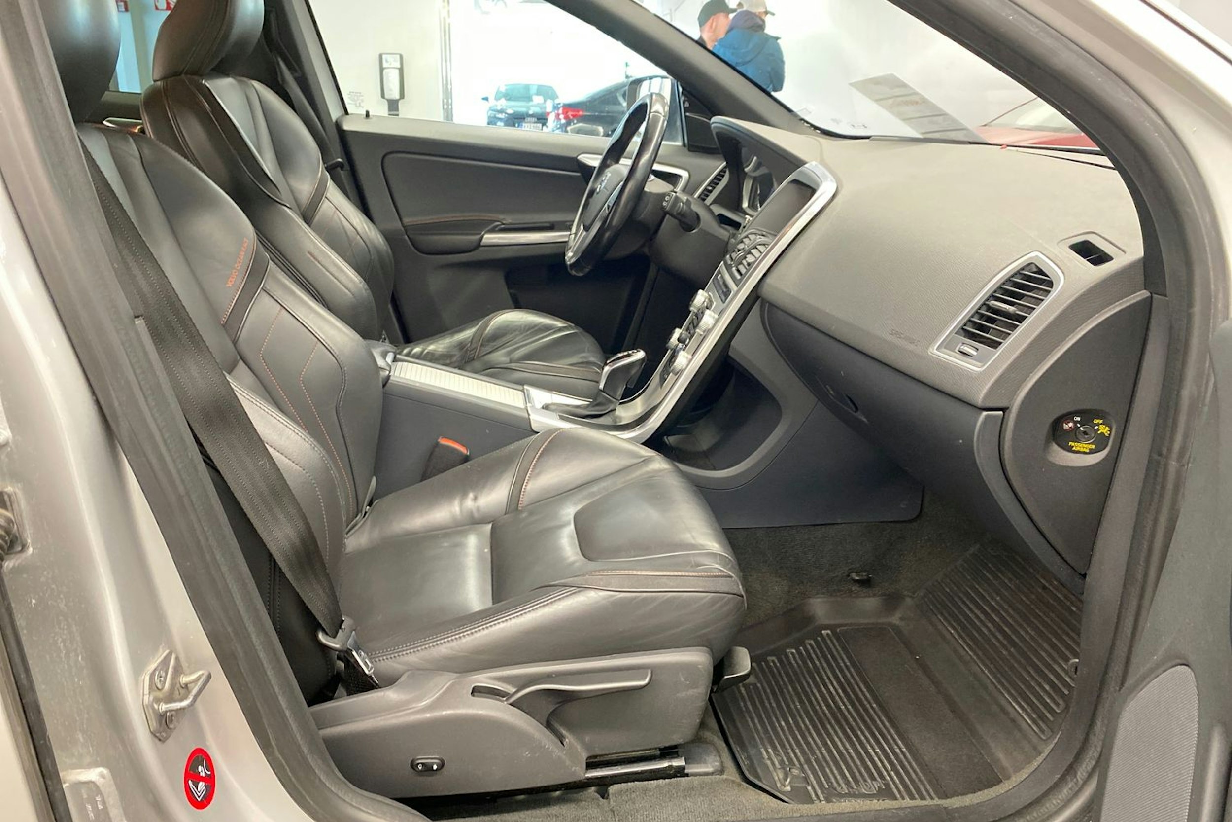 Harmaa Volvo XC60 2015 kuva 35.