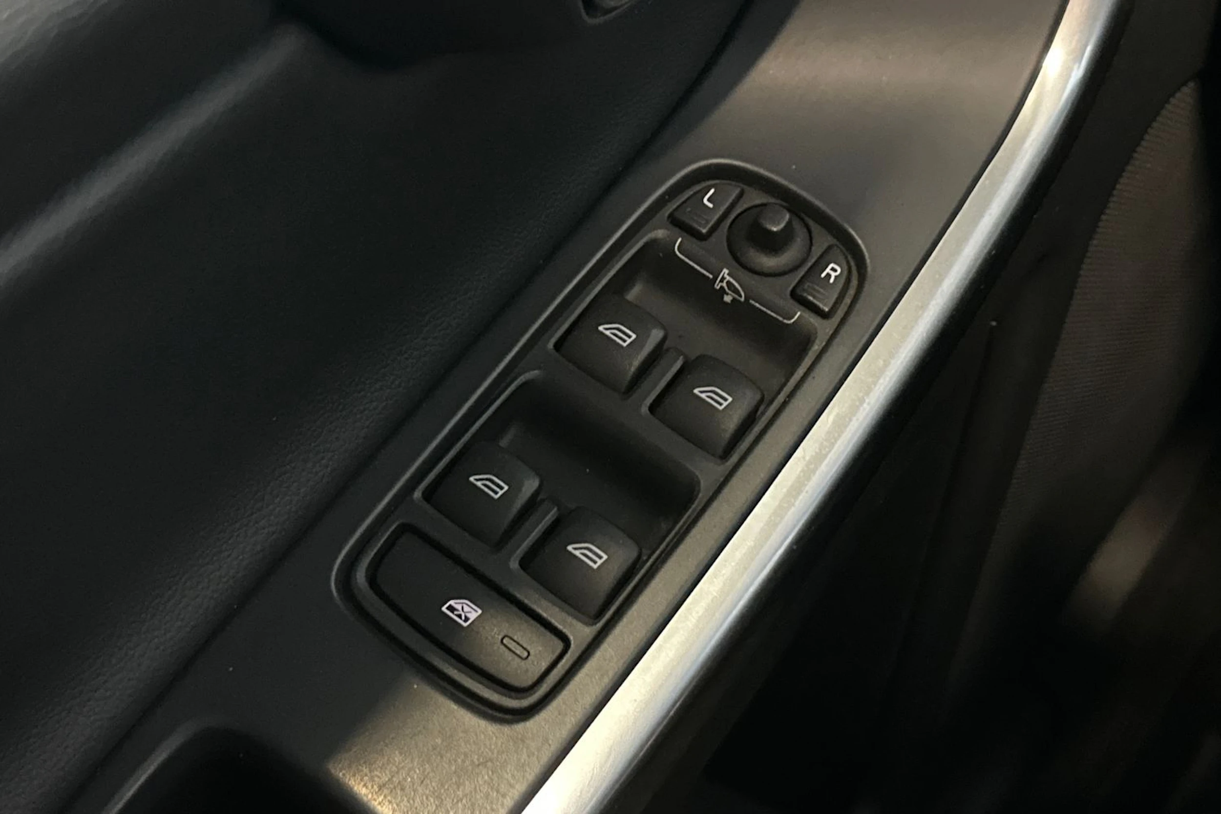ruskea (beige) Volvo XC60 2015 kuva 16.