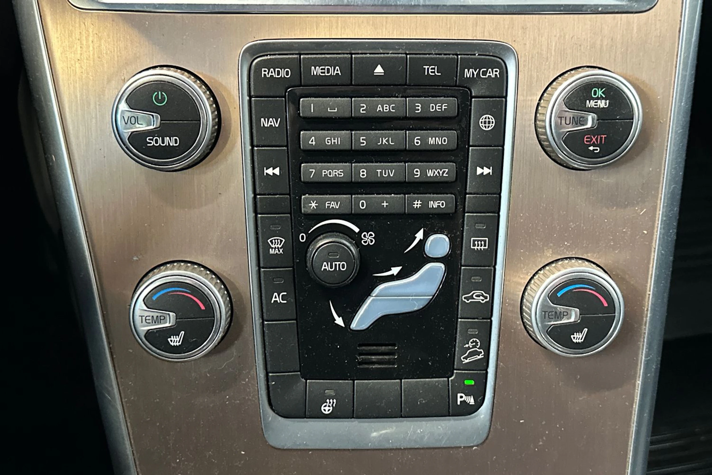 ruskea (beige) Volvo XC60 2015 kuva 24.