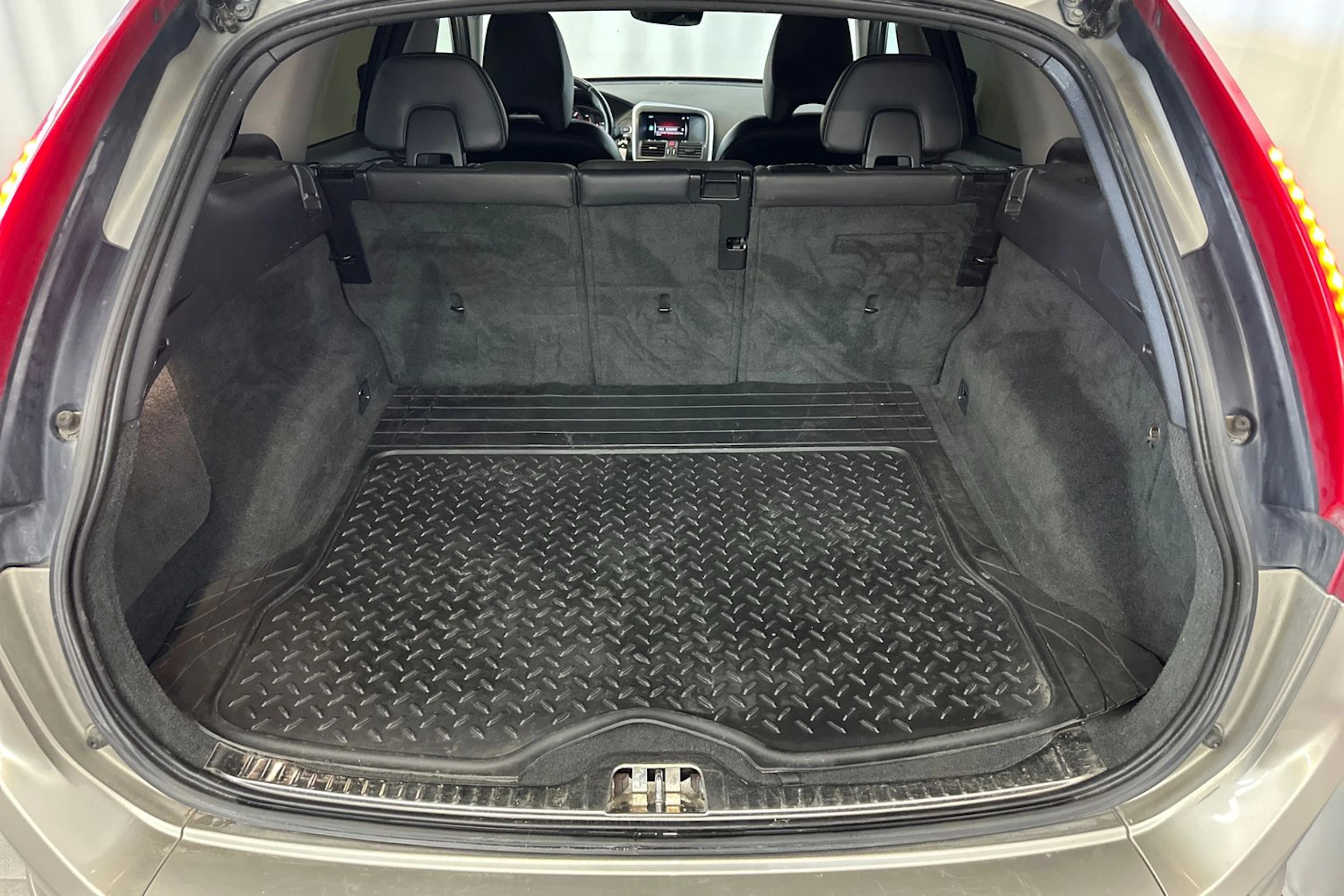 ruskea (beige) Volvo XC60 2015 kuva 32.