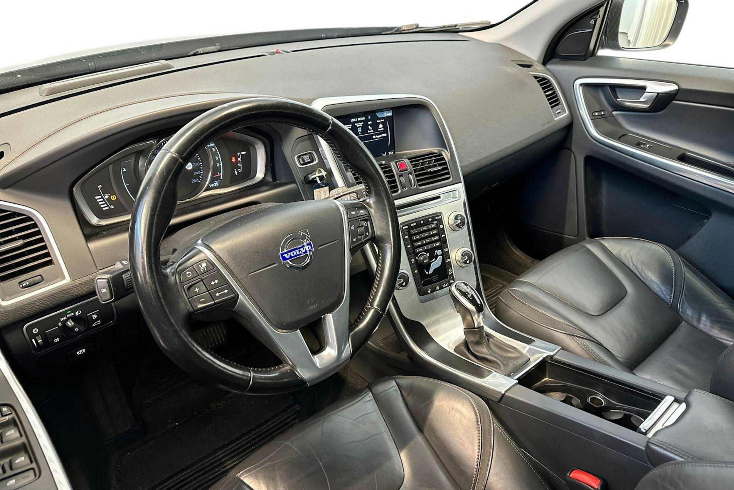 musta Volvo XC60 2015 kuva 3.