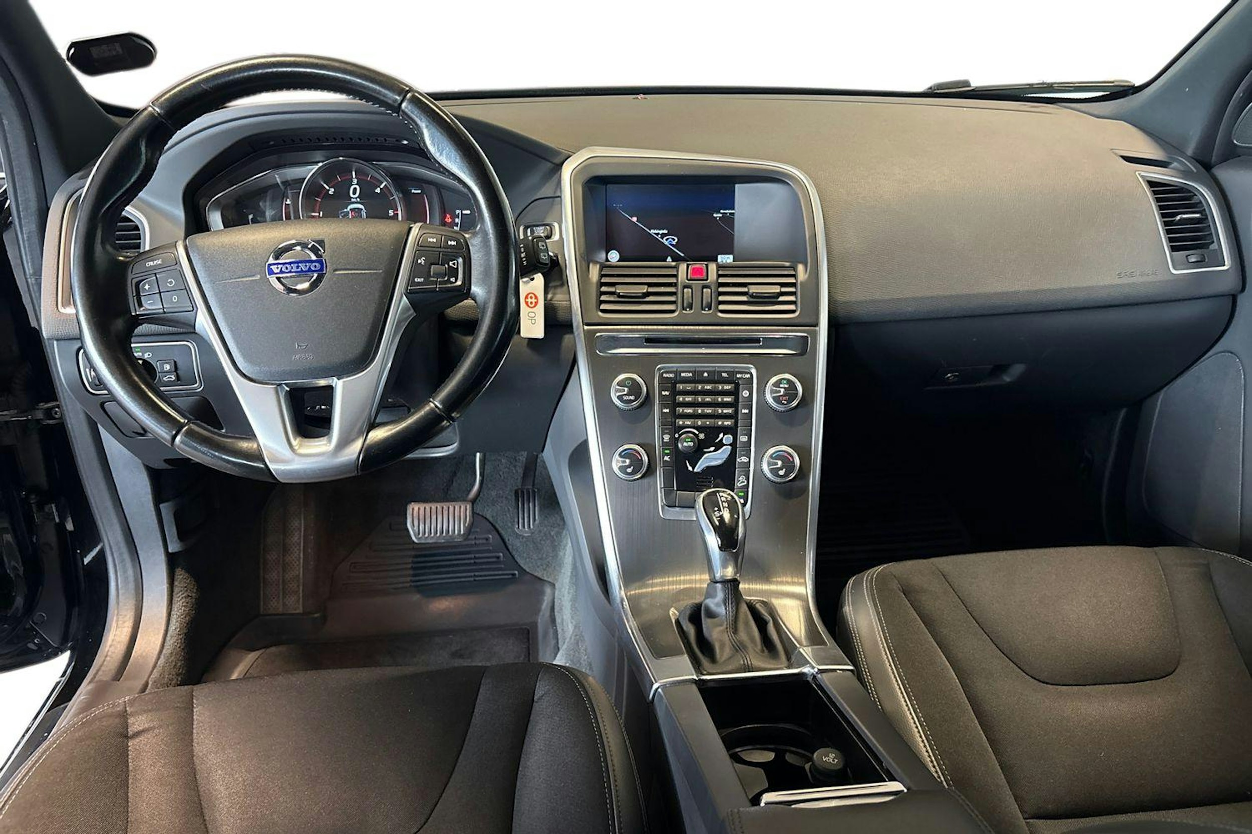 Musta Volvo XC60 2015 kuva 9.