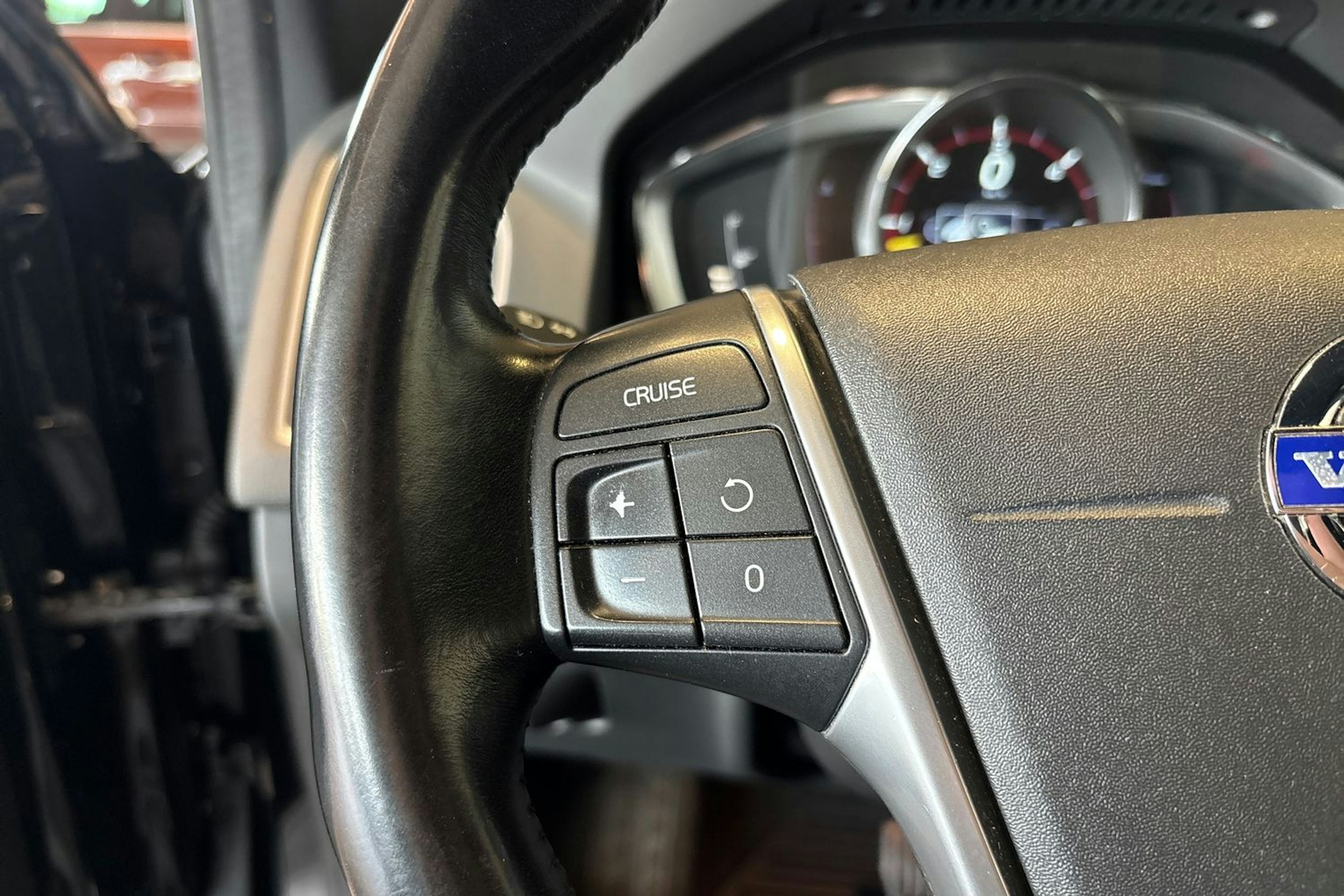 Musta Volvo XC60 2015 kuva 16.