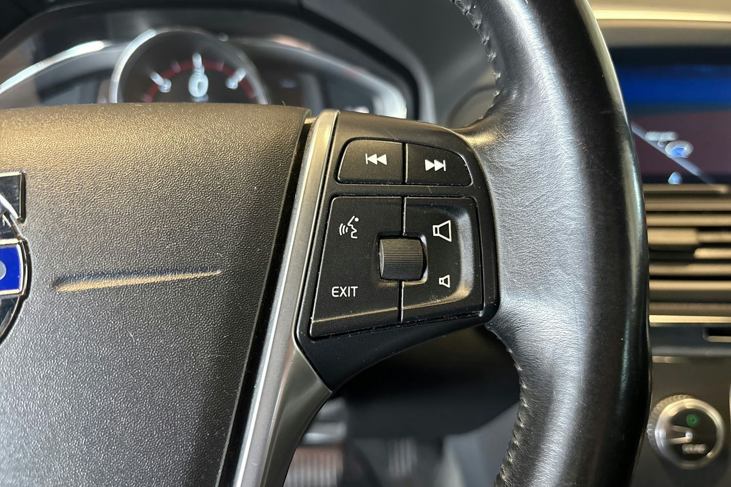 Musta Volvo XC60 2015 kuva 17.