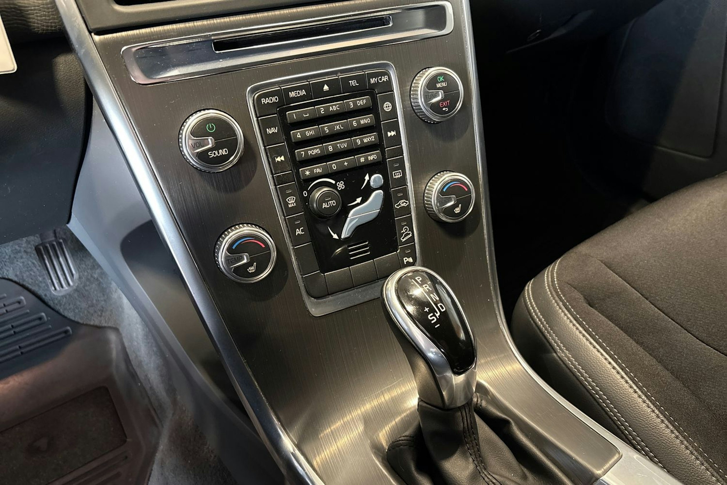 Musta Volvo XC60 2015 kuva 20.