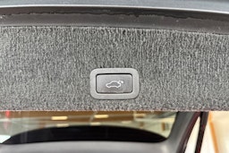 Musta Volvo XC60 2015 kuva 22.