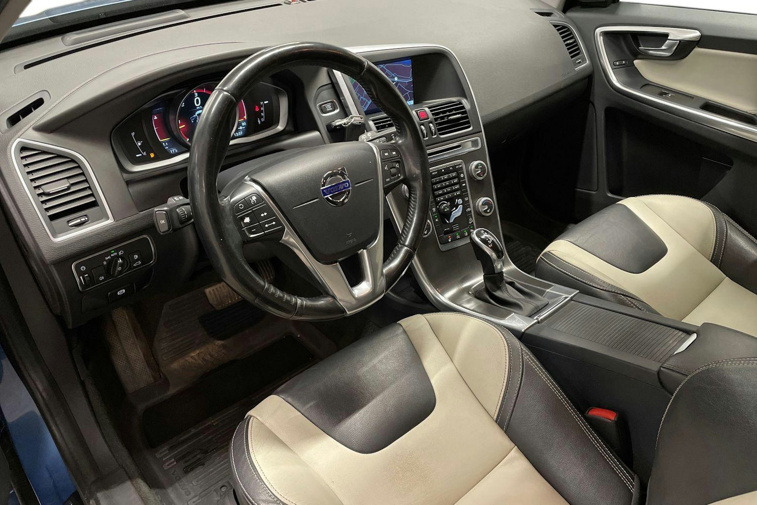 met. sininen Volvo XC60 2015 kuva 6.