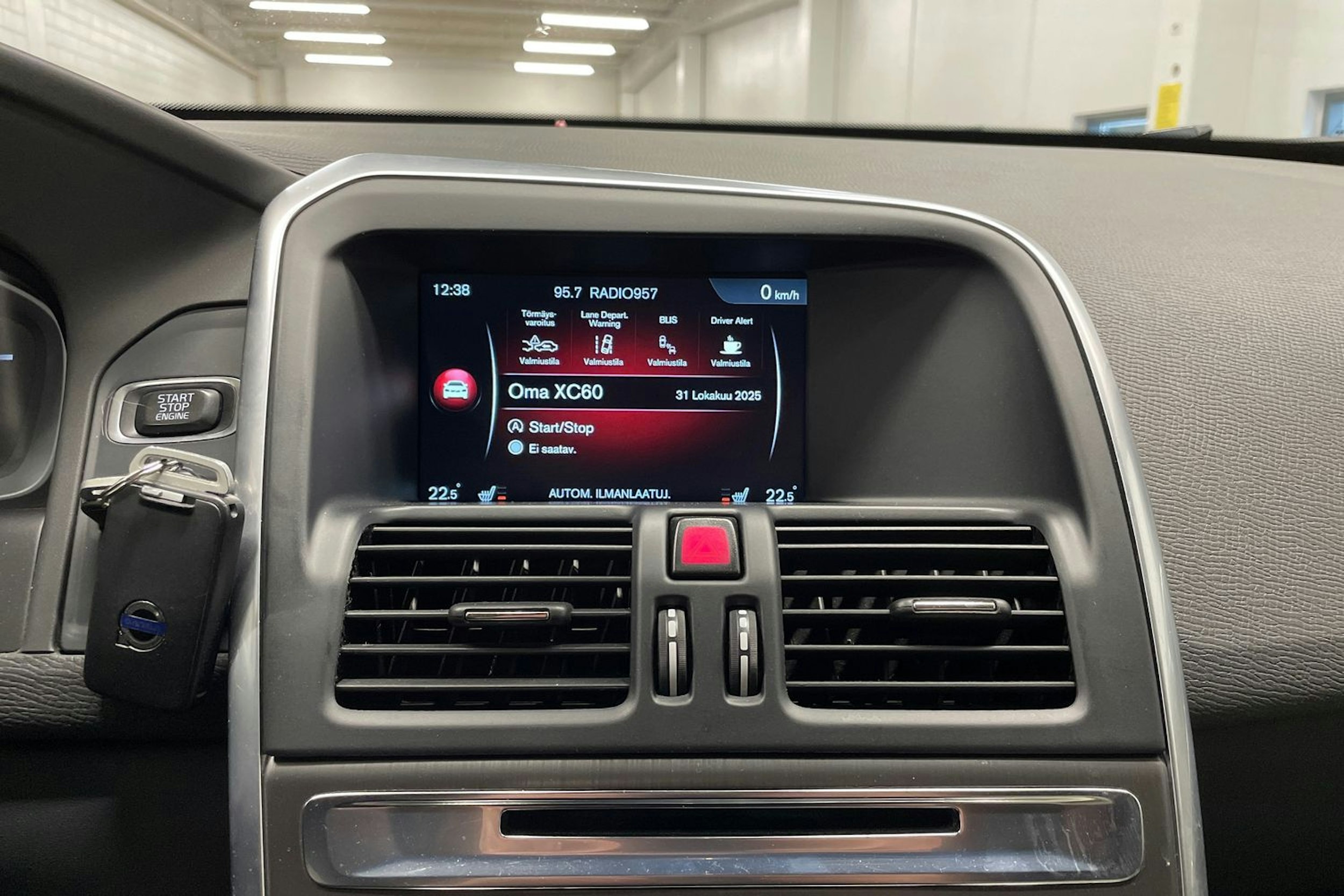 met. sininen Volvo XC60 2015 kuva 15.