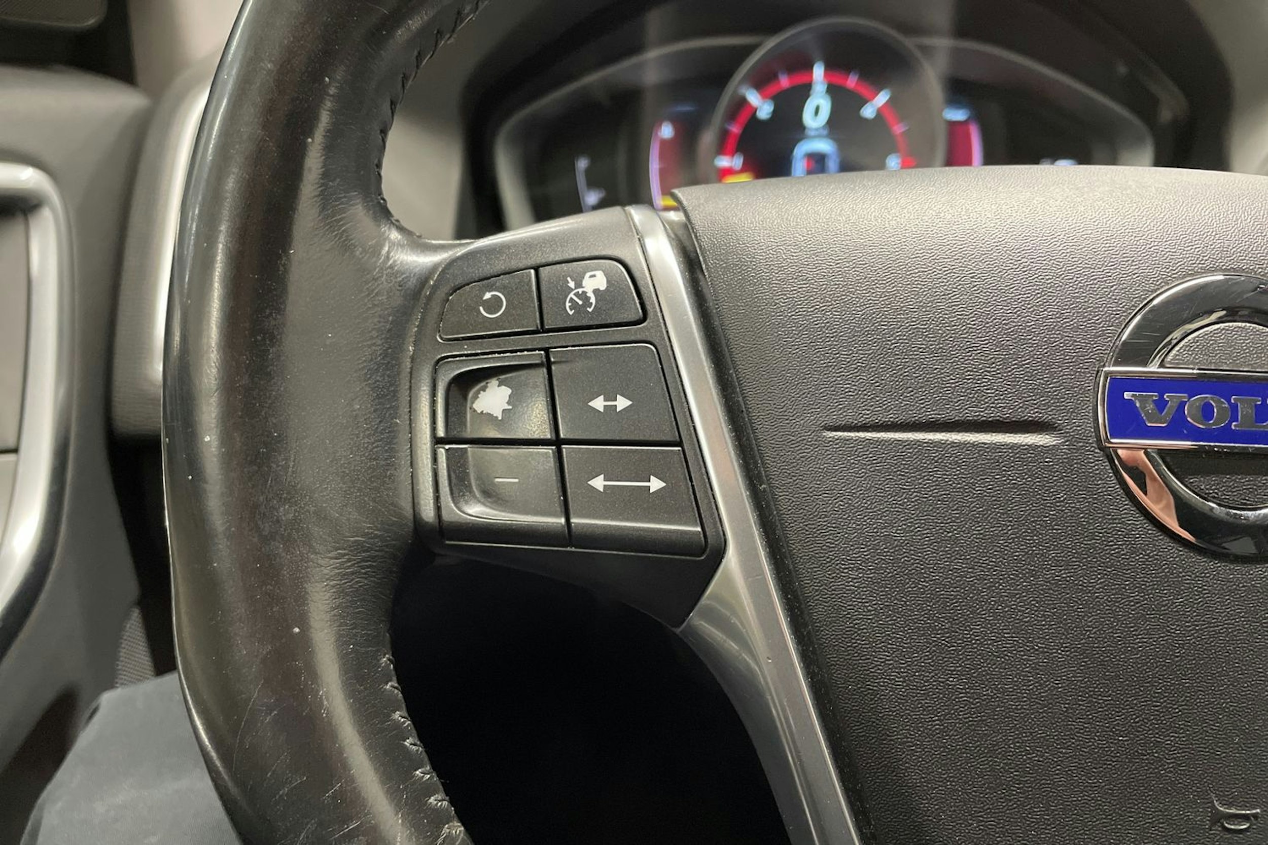 met. sininen Volvo XC60 2015 kuva 18.