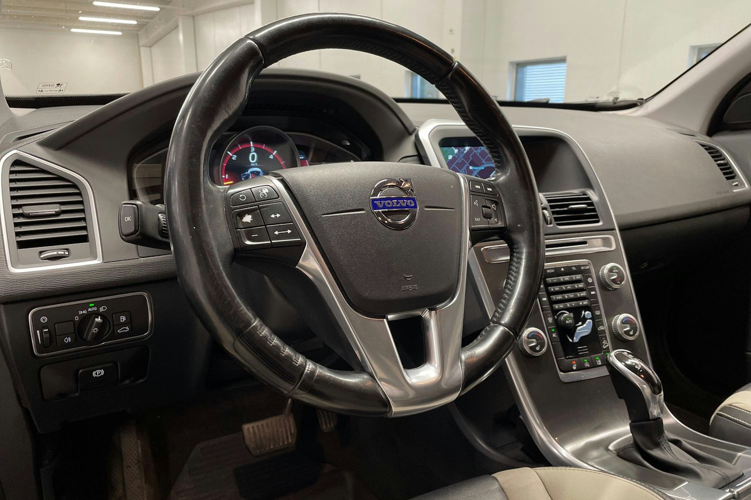 met. sininen Volvo XC60 2015 kuva 21.