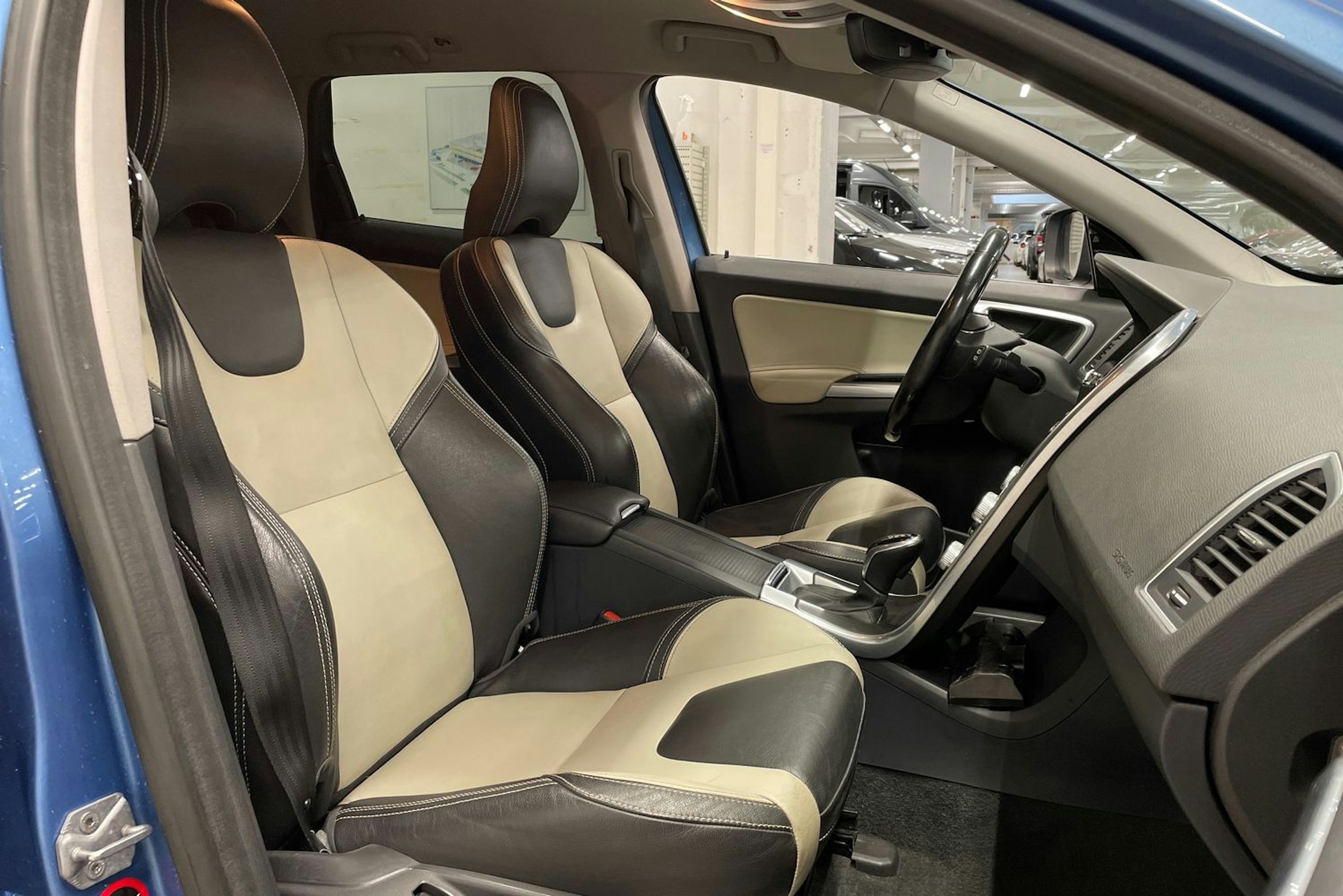 met. sininen Volvo XC60 2015 kuva 22.