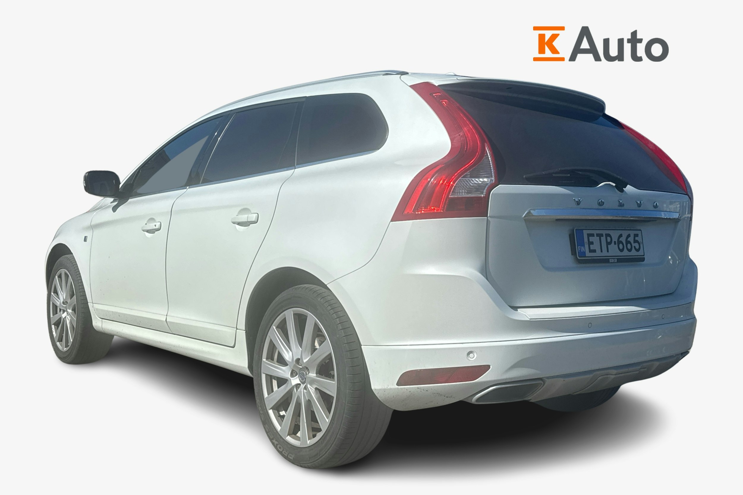 valkoinen Volvo XC60 2015 kuva 2.