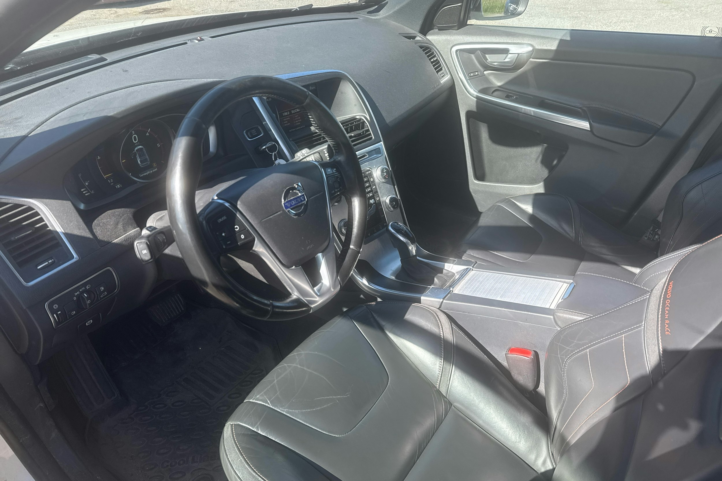 valkoinen Volvo XC60 2015 kuva 3.