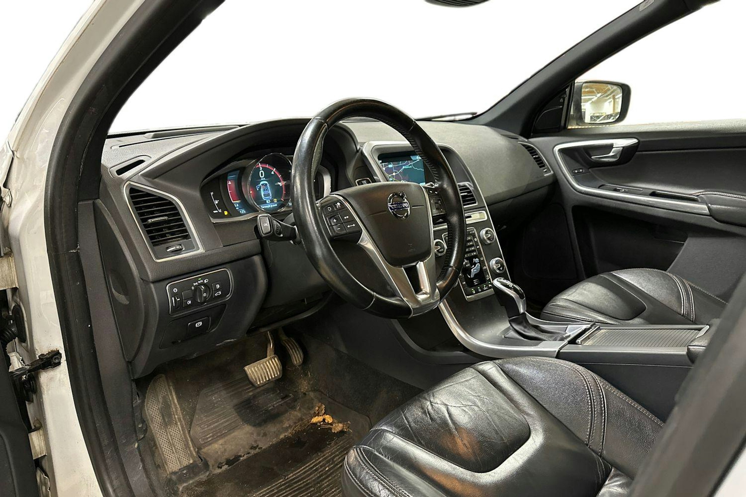 valkoinen Volvo XC60 2015 kuva 3.