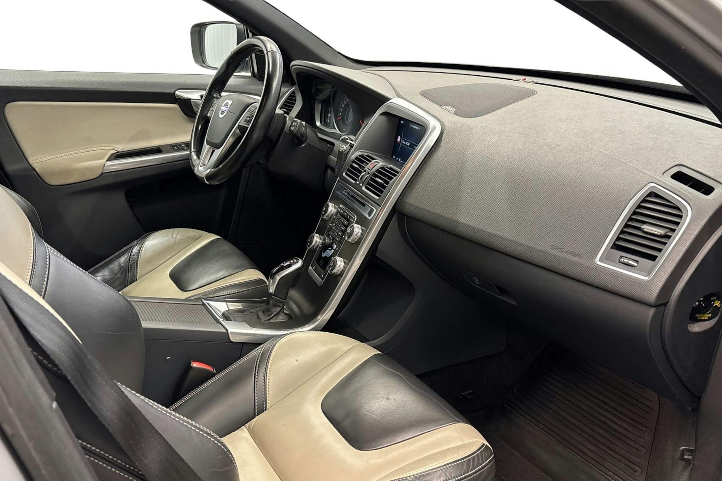 harmaa Volvo XC60 2015 kuva 10.
