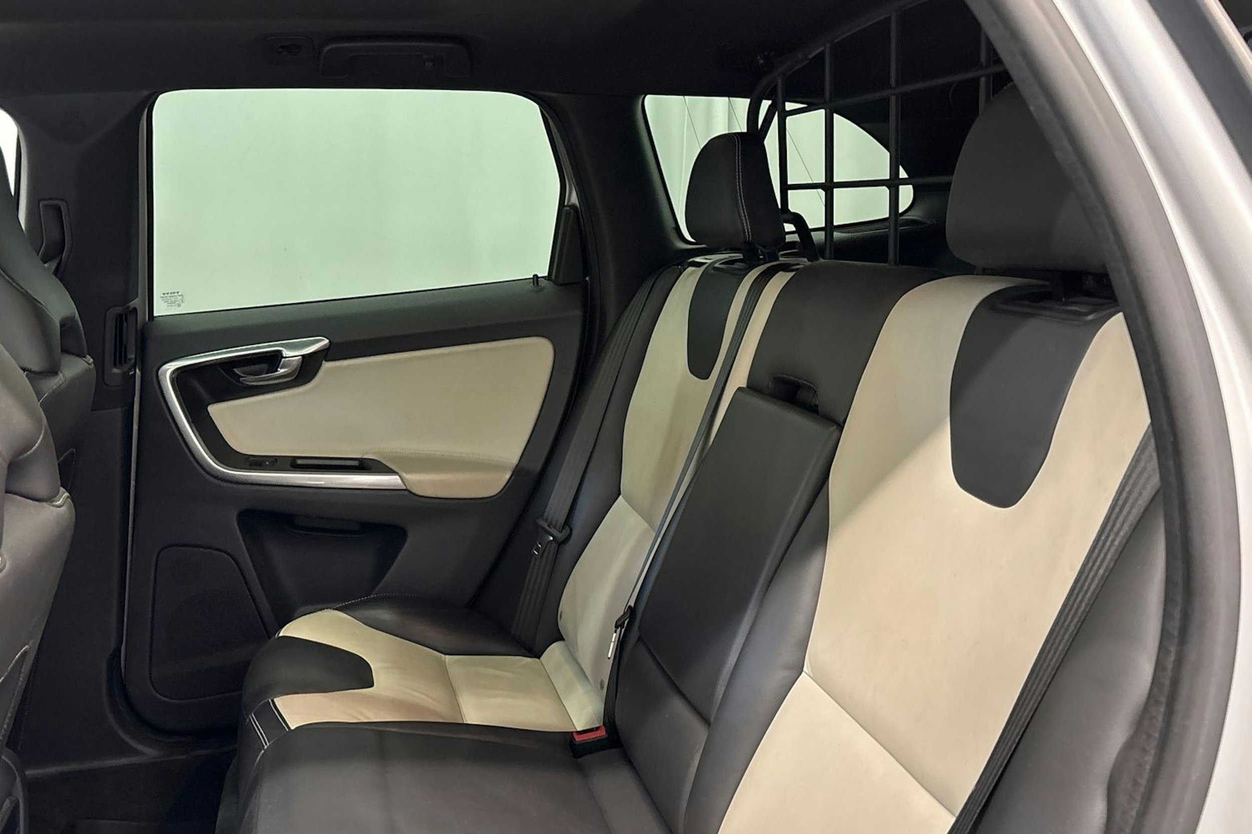 harmaa Volvo XC60 2015 kuva 13.