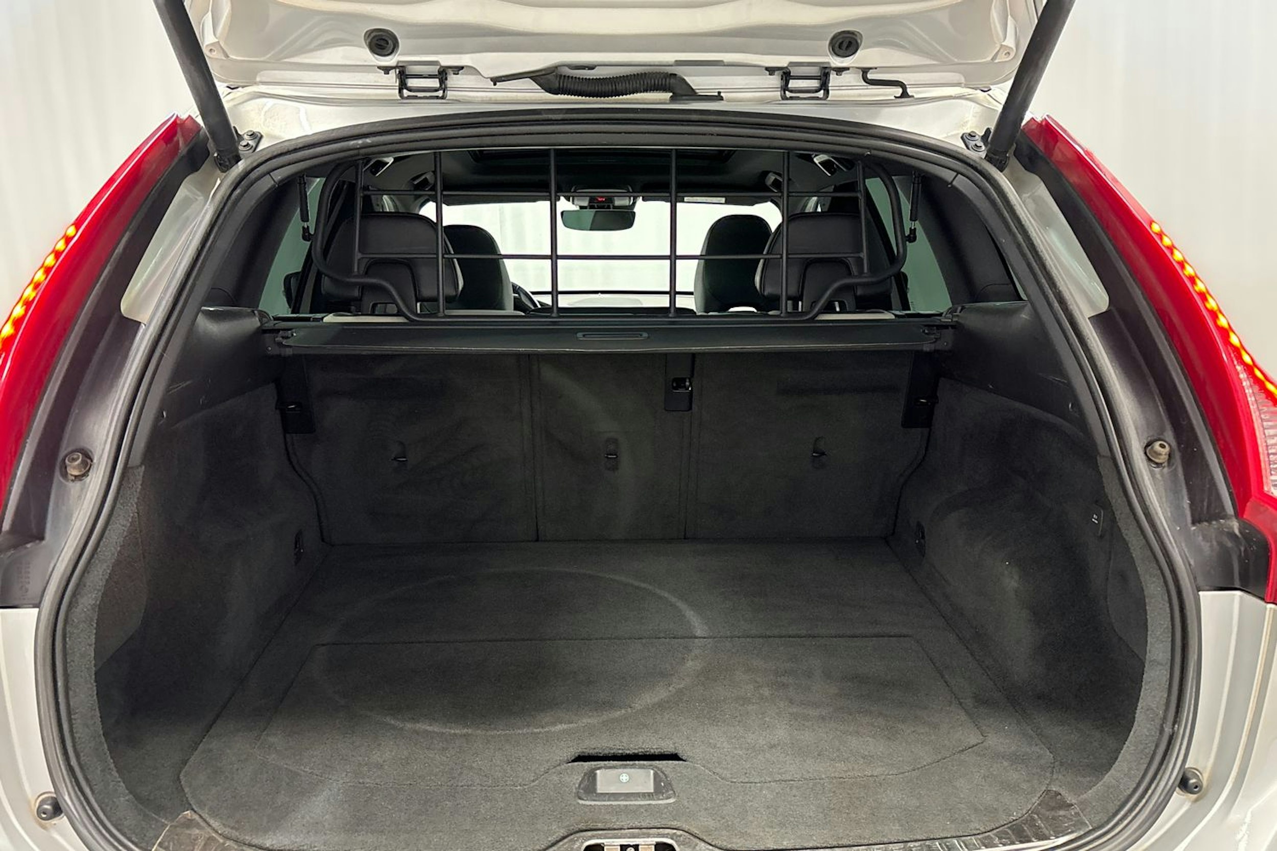 harmaa Volvo XC60 2015 kuva 14.