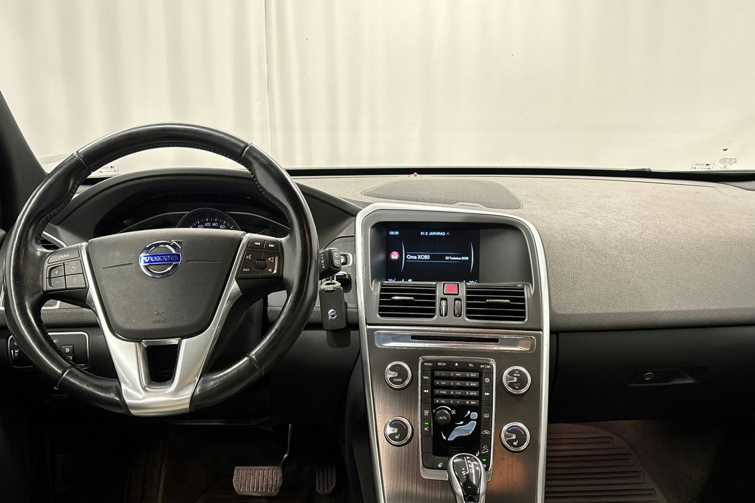 harmaa Volvo XC60 2015 kuva 15.
