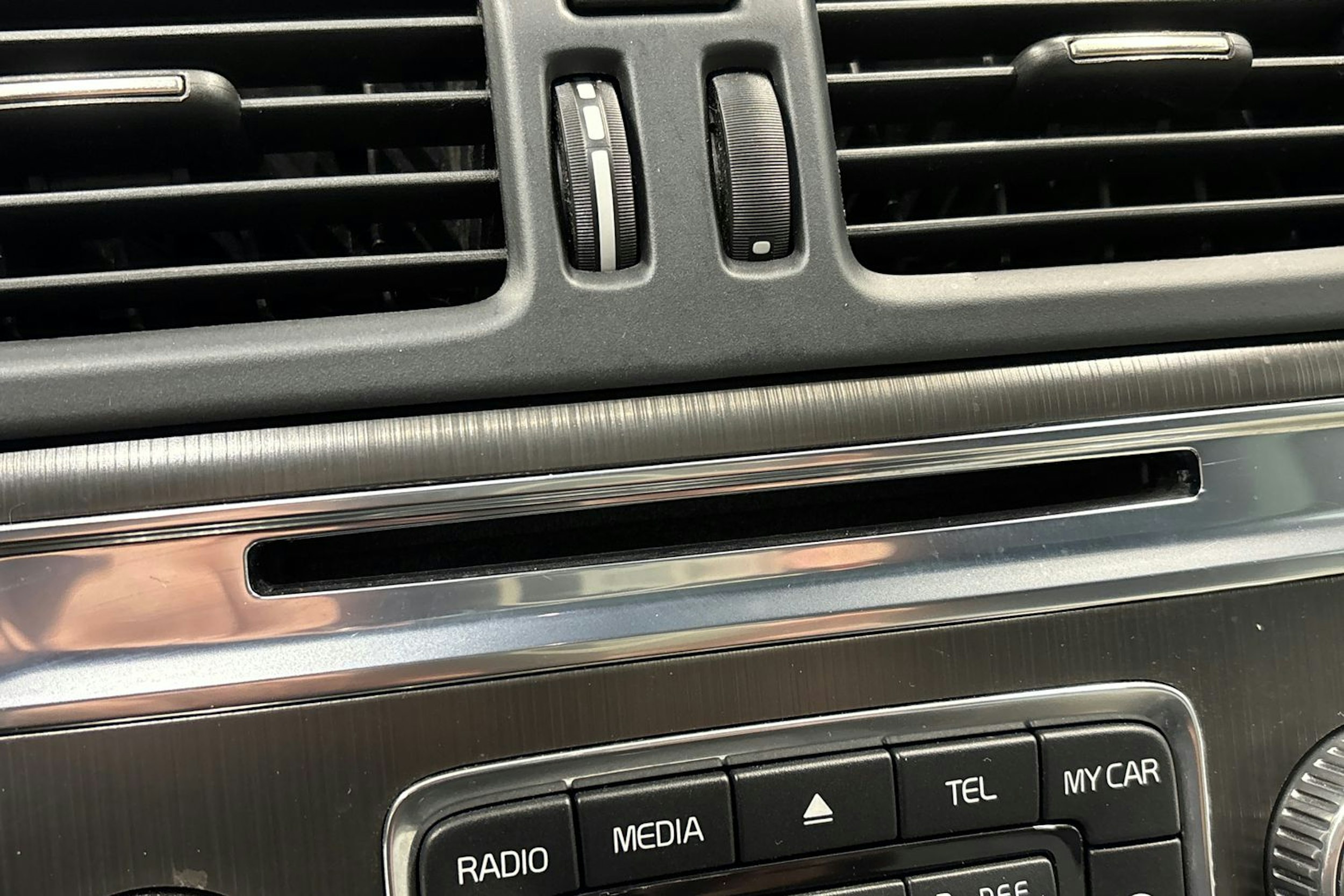 harmaa Volvo XC60 2015 kuva 26.