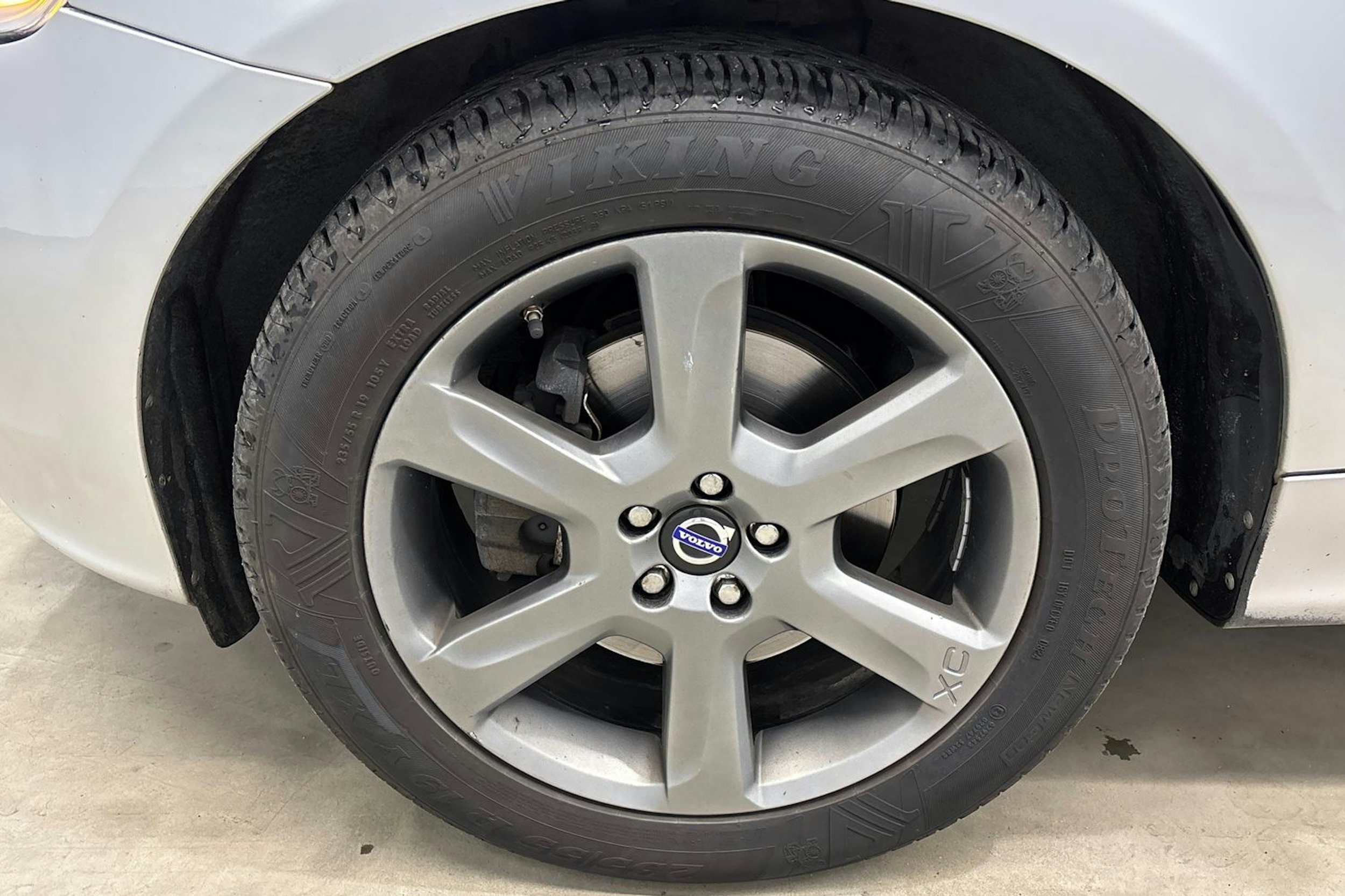harmaa Volvo XC60 2015 kuva 36.