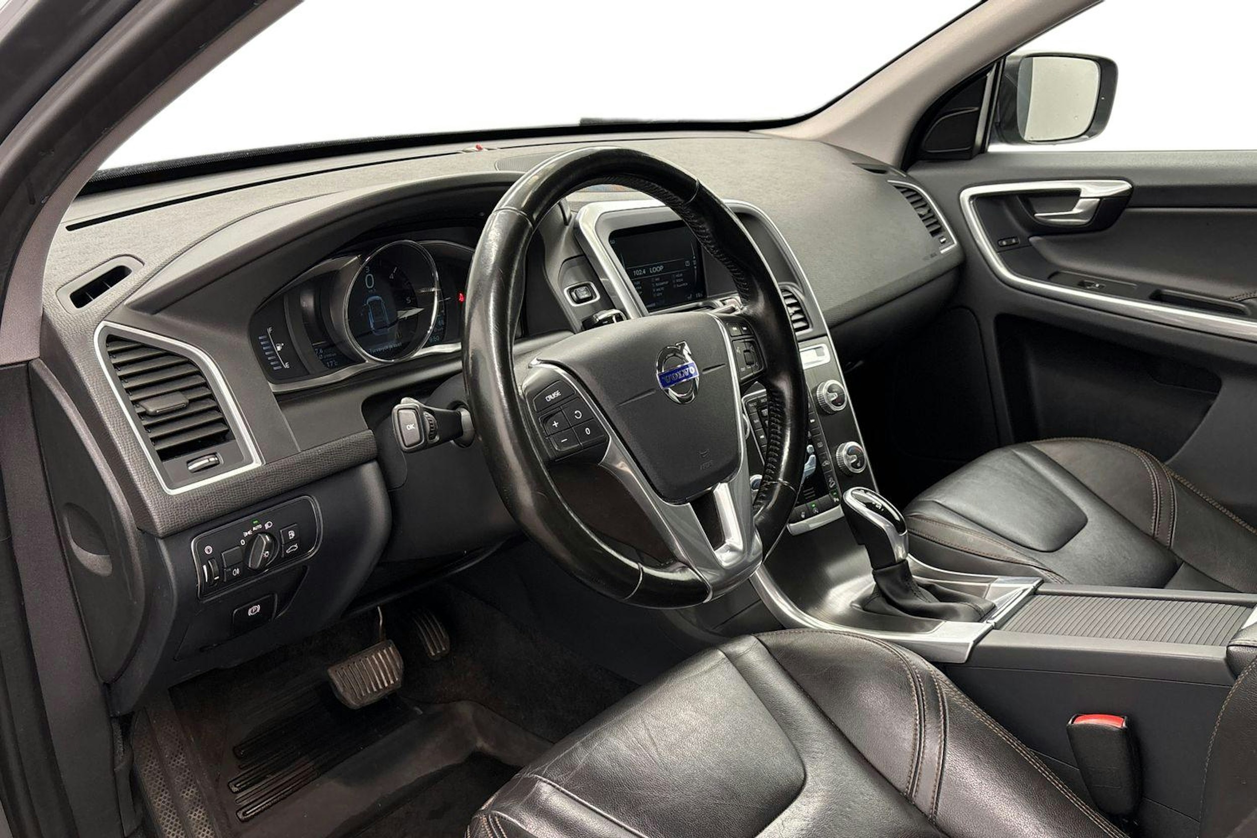 harmaa Volvo XC60 2016 kuva 3.