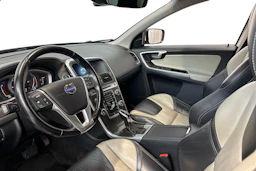 valkoinen Volvo XC60 2015 kuva 6.