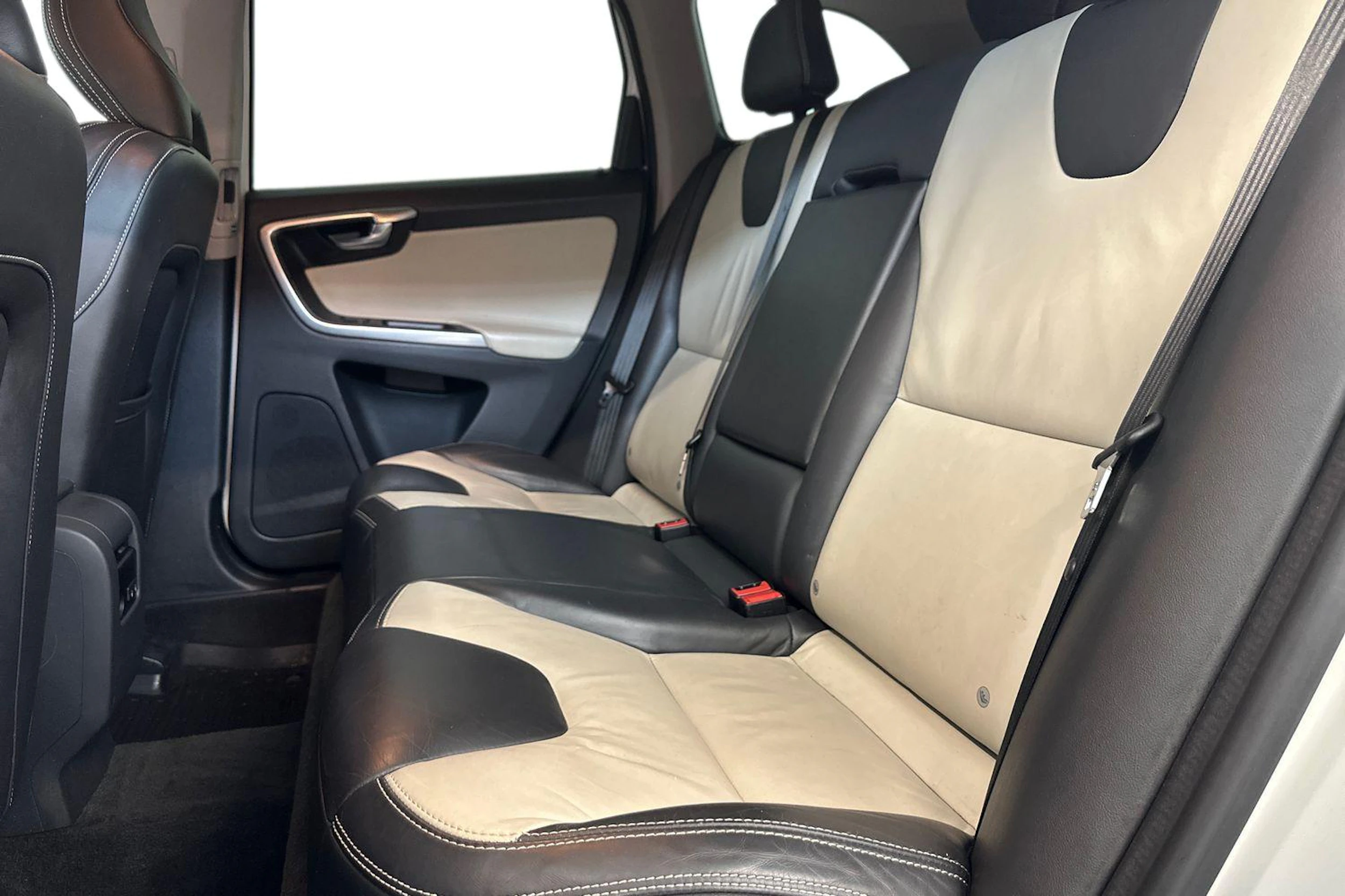 valkoinen Volvo XC60 2015 kuva 8.