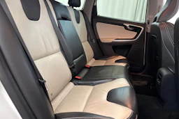 valkoinen Volvo XC60 2015 kuva 10.