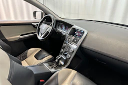 valkoinen Volvo XC60 2015 kuva 12.