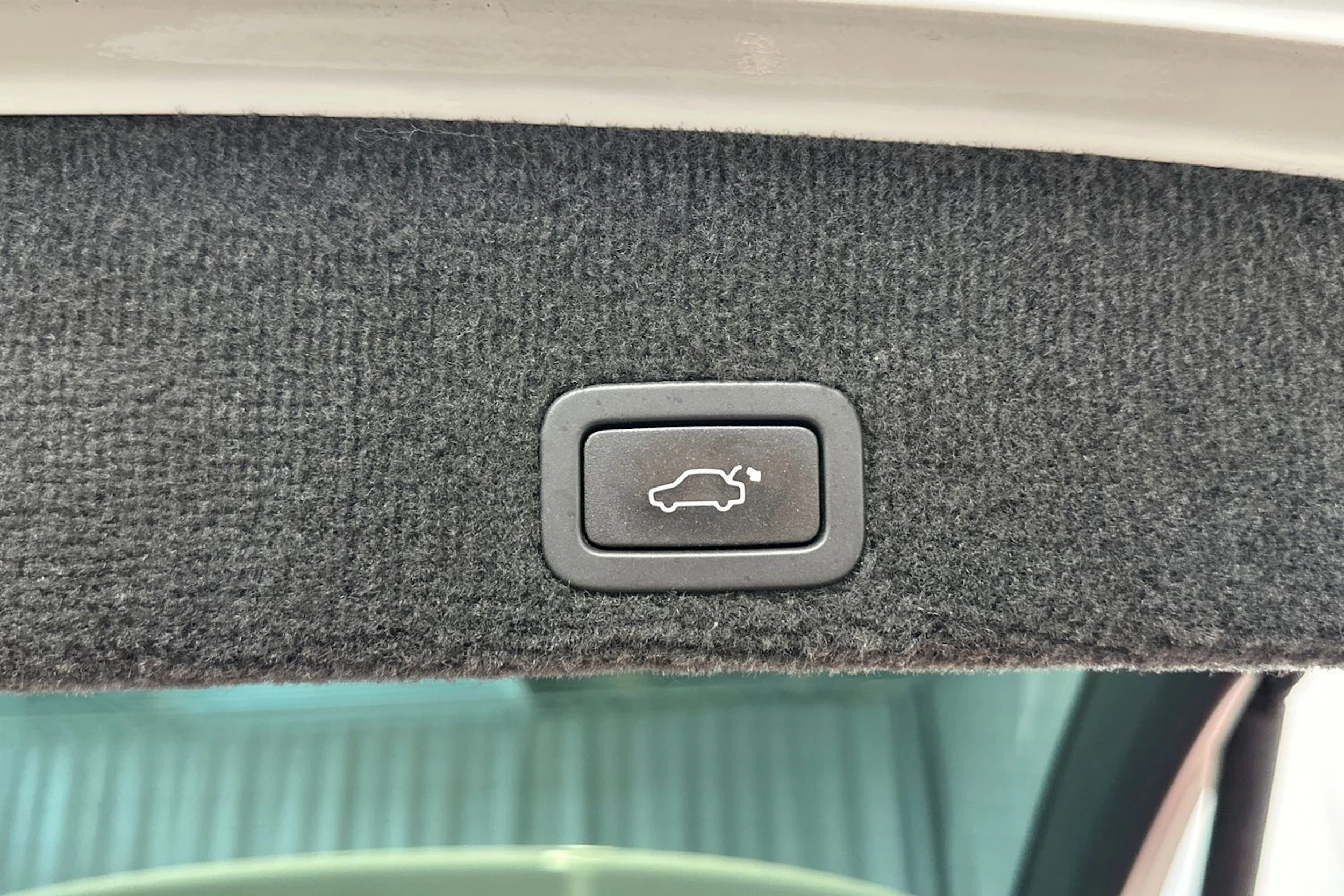 valkoinen Volvo XC60 2015 kuva 14.