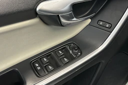 valkoinen Volvo XC60 2015 kuva 16.