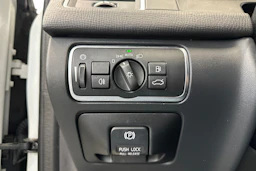 valkoinen Volvo XC60 2015 kuva 18.