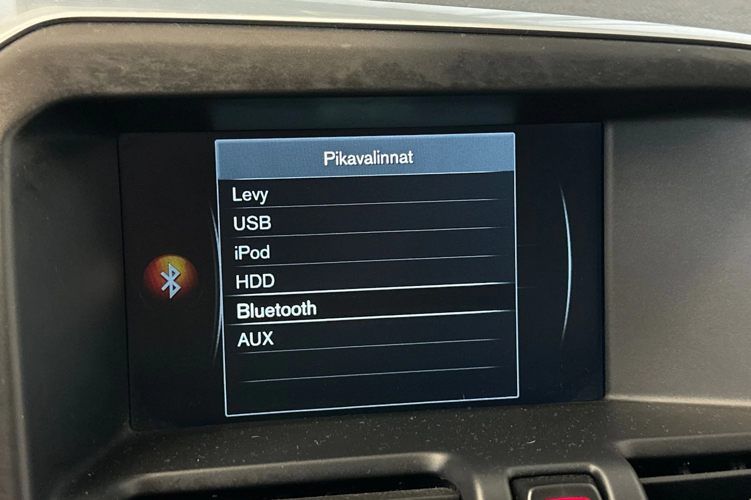 valkoinen Volvo XC60 2015 kuva 24.