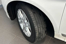 valkoinen Volvo XC60 2015 kuva 29.