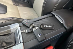 valkoinen Volvo XC60 2015 kuva 32.