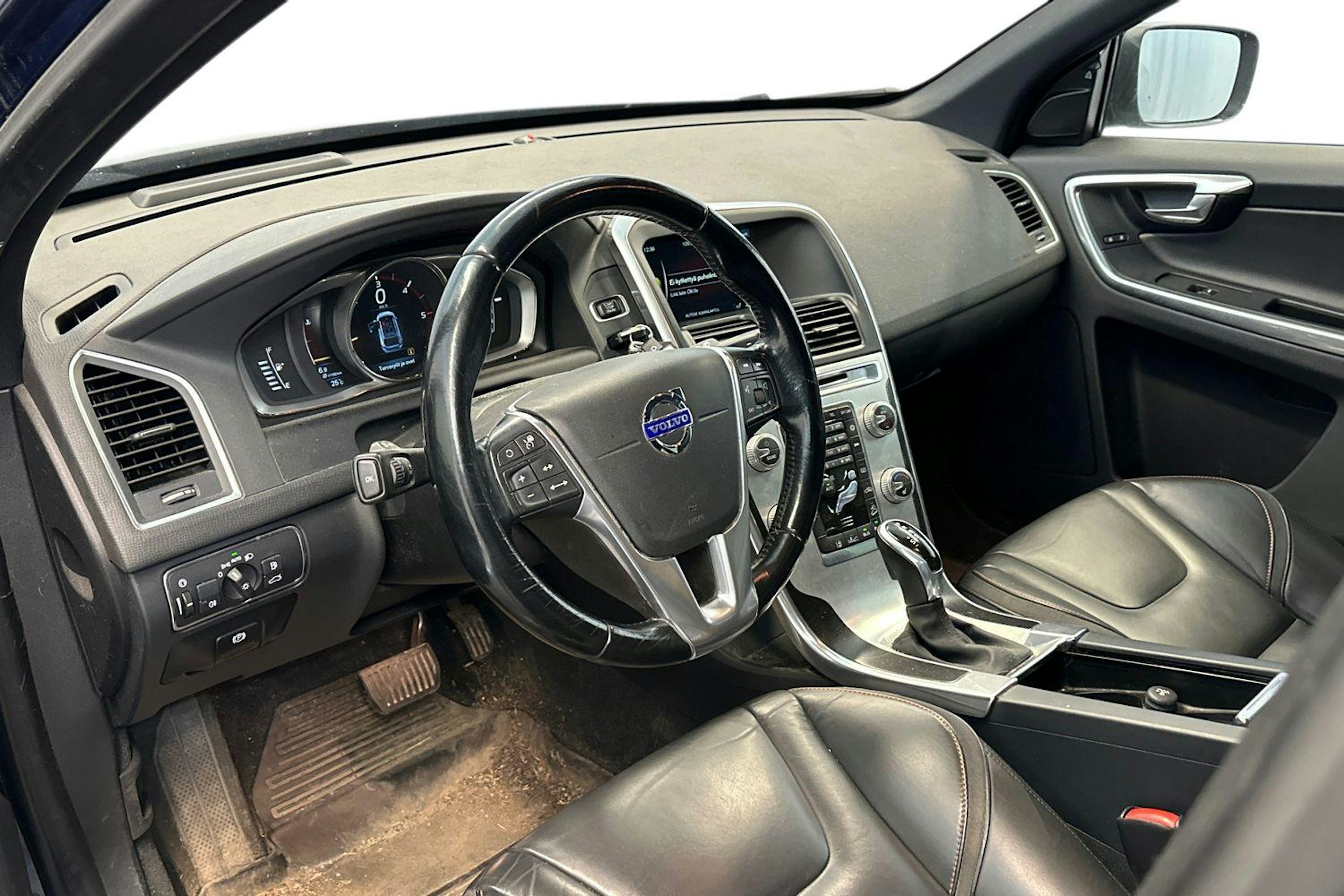 sininen Volvo XC60 2015 kuva 3.