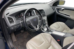 sininen Volvo XC60 2015 kuva 3.