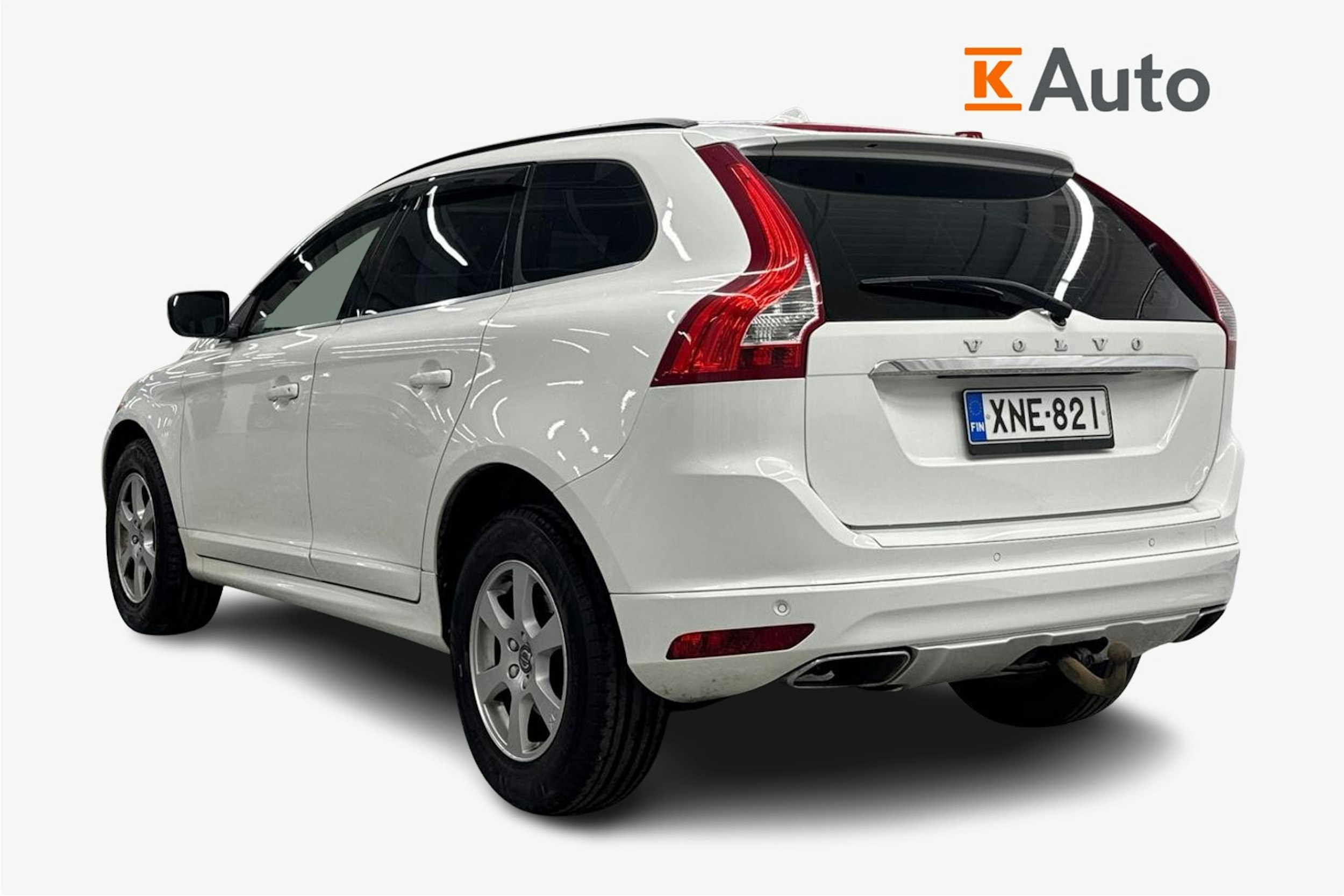 Valkoinen Volvo XC60 2015 kuva 2.