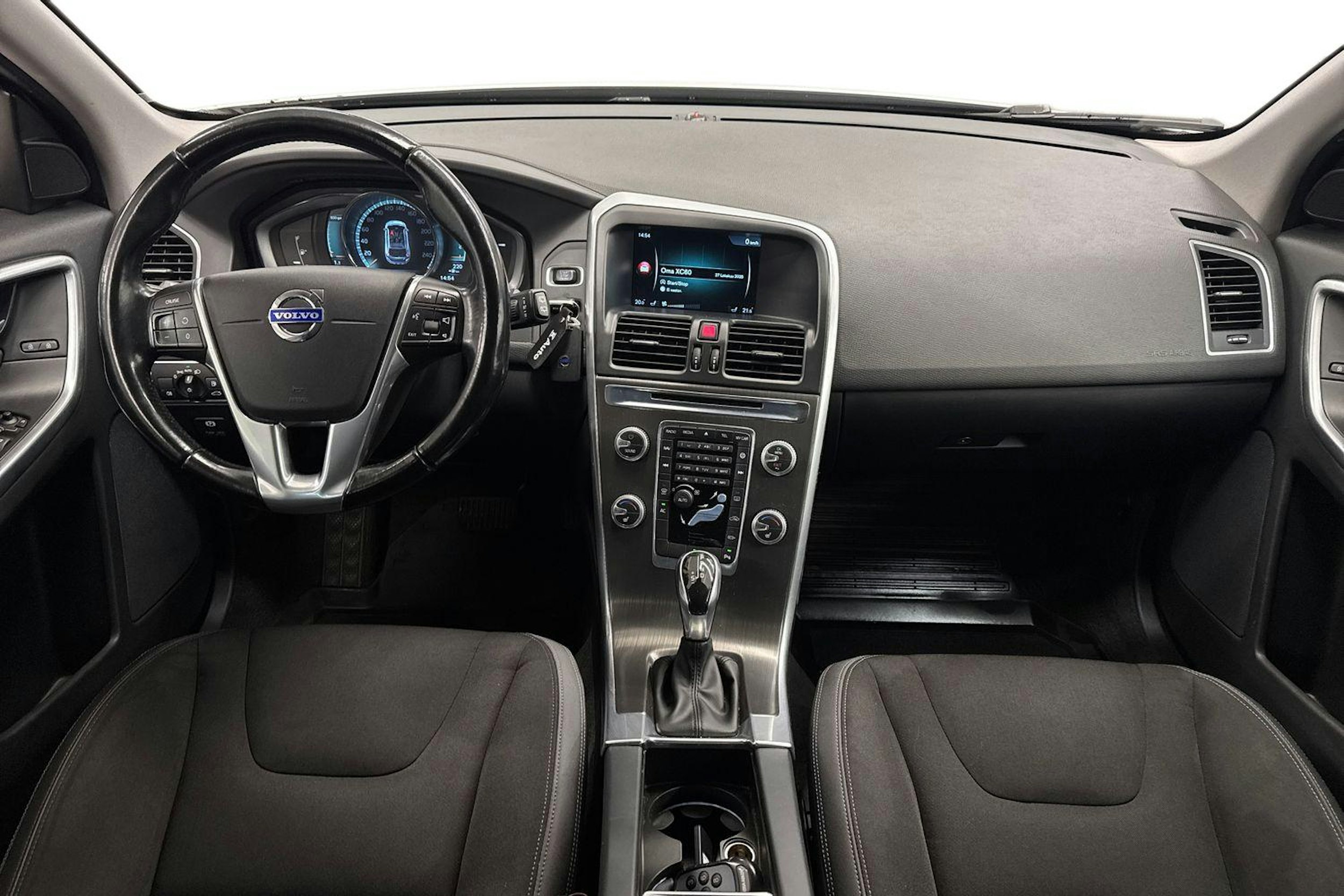 Valkoinen Volvo XC60 2015 kuva 9.