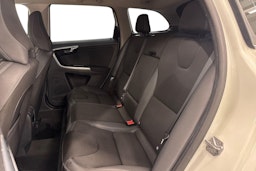 Valkoinen Volvo XC60 2015 kuva 10.