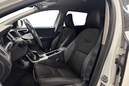 Valkoinen Volvo XC60 2015 kuva 11.