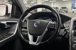 Valkoinen Volvo XC60 2015 kuva 14.