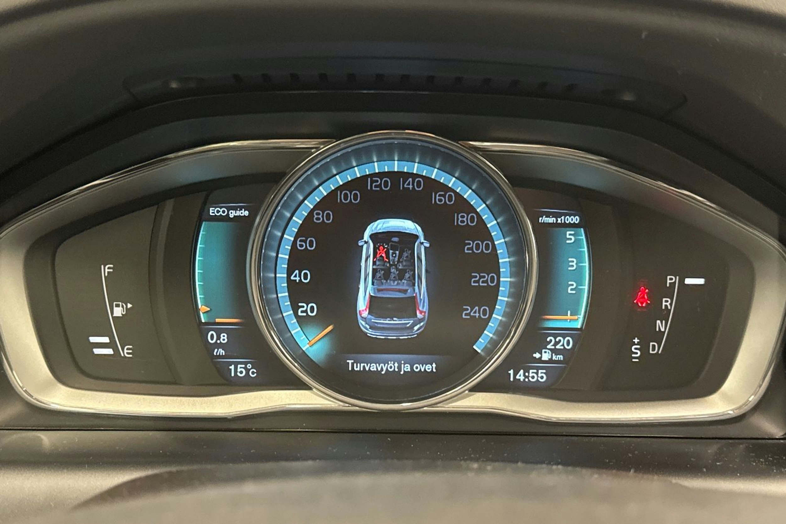 Valkoinen Volvo XC60 2015 kuva 17.