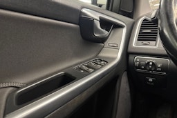 Valkoinen Volvo XC60 2015 kuva 18.