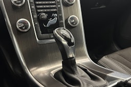 Valkoinen Volvo XC60 2015 kuva 19.